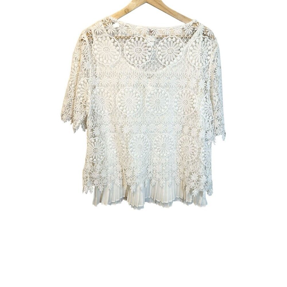 Chicos Lace and Pleats Alabaster Top Size 1 White Coastal Beach Summer Travel - Picture 3 of 6